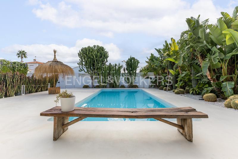 Foto 63daeb06-7b0b-4086-b1ae-c6aa41ca6772. Casa exclusiva villa con piscina y diseño mediterráneo en Dénia