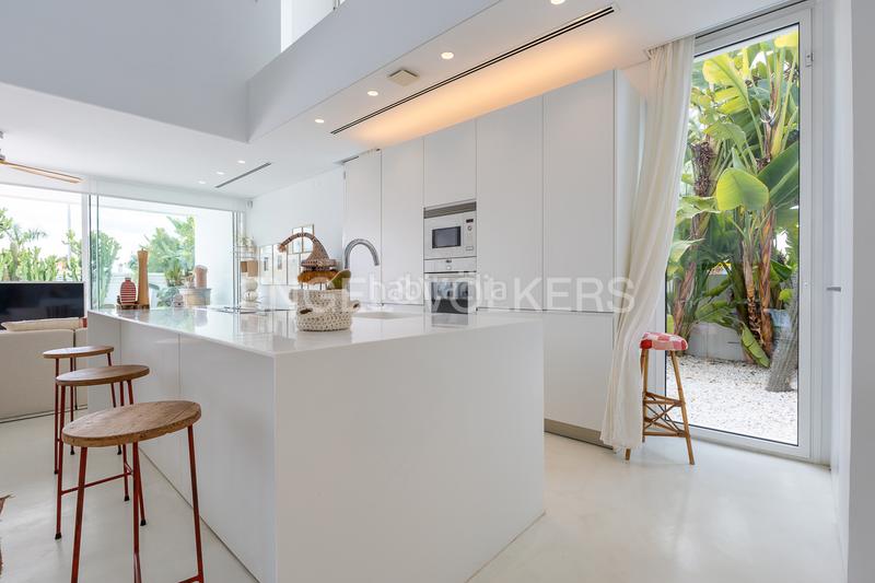 Foto 6d21fcb8-dcc9-4aef-9b86-7859c190f409. Casa exclusiva villa con piscina y diseño mediterráneo en Dénia