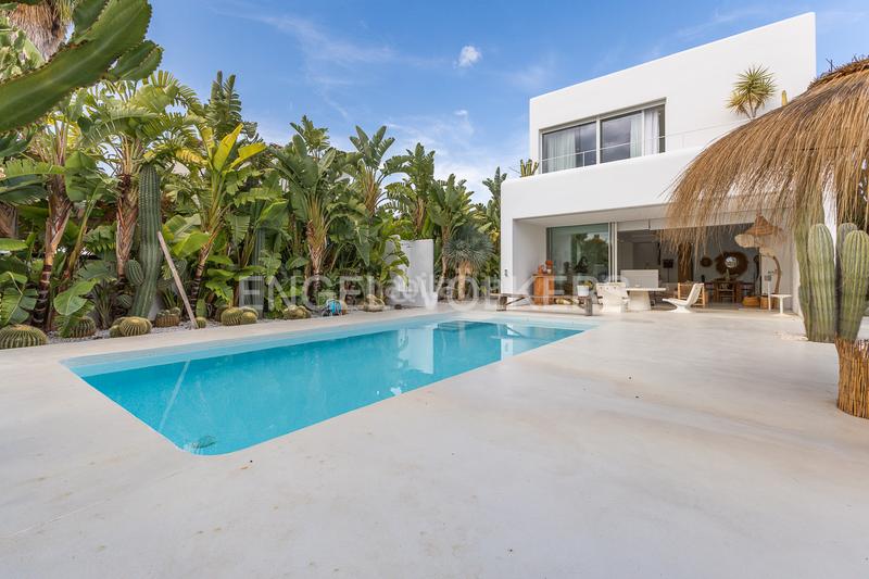 Foto 91fba1af-56af-4da7-9ecd-2cf824002c13. Casa exclusiva villa con piscina y diseño mediterráneo en Dénia