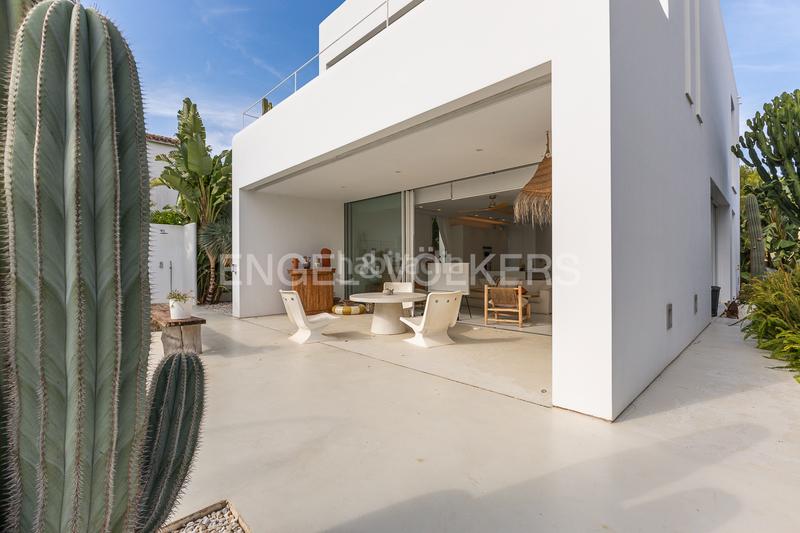 Foto 95fb3c3f-d3fe-4175-a510-bd5b46df92c2. Casa exclusiva villa con piscina y diseño mediterráneo en Dénia