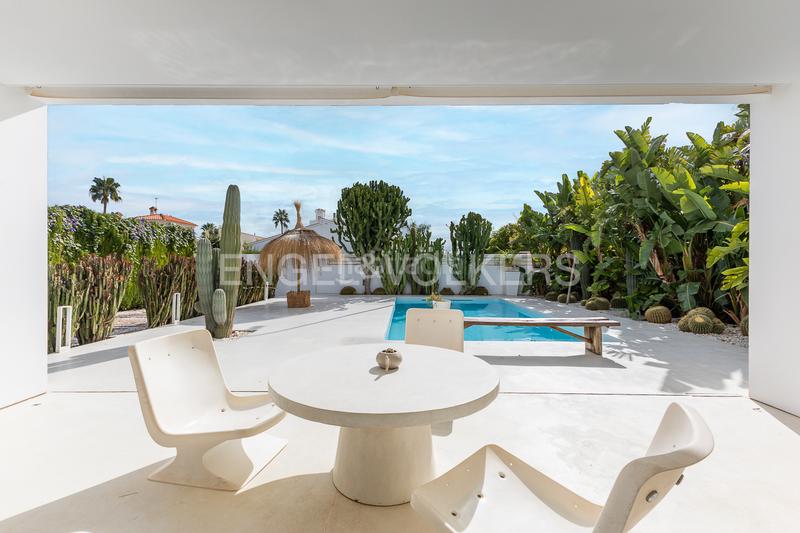 Foto a6d91b24-de91-4414-a337-7899bba25d21. Casa exclusiva villa con piscina y diseño mediterráneo en Dénia