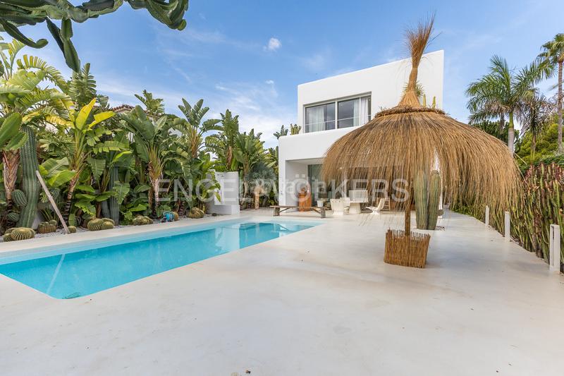 Foto b7ff2897-12db-4d74-9869-8a4de5d0d1d5. Casa exclusiva villa con piscina y diseño mediterráneo en Dénia