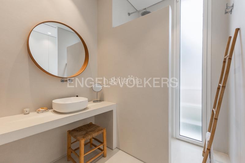 Foto f399bb74-f65a-4730-8b40-ad3bb34830a7. Casa exclusiva villa con piscina y diseño mediterráneo en Dénia