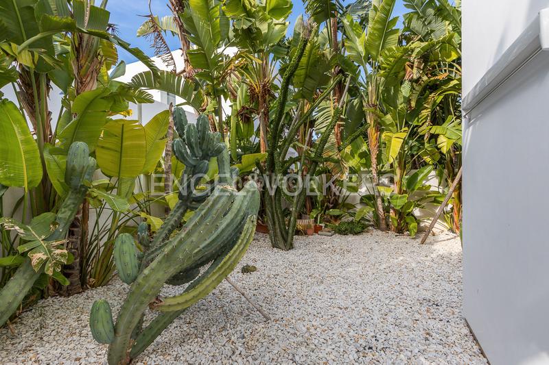 Foto f5e2865e-a251-4e4a-b98a-a965fb2fbcf9. Casa exclusiva villa con piscina y diseño mediterráneo en Dénia