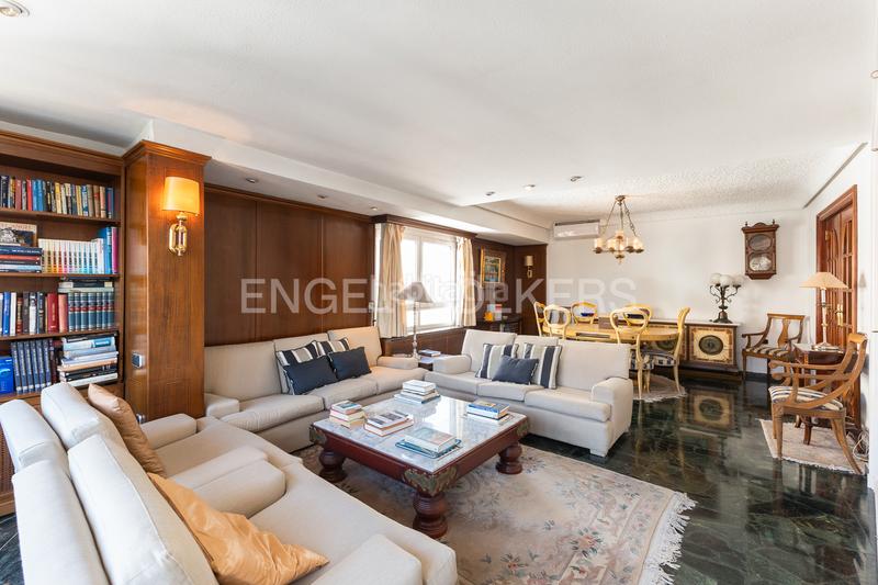 Foto c9ddf420-30ac-44b7-b311-88e0caf73b88. Apartamento exclusivo apartamento en plaza los pinazo en Valencia