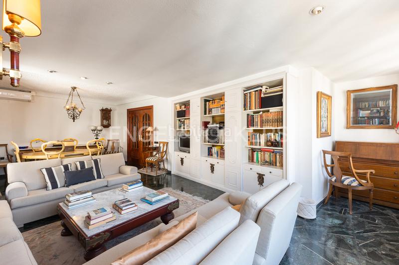 Foto d7fe4748-912a-459d-b657-66854e4356b8. Apartamento exclusivo apartamento en plaza los pinazo en Valencia