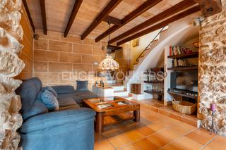 Maison à Tormos. Encantadora casa adosada con carácter  cuidadosamente renovada y