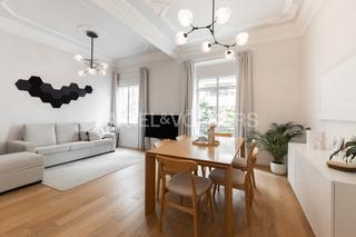 Apartament  Carrer de salamanca. Exclusivo apartamento reformado con dos balcones en  edificio se