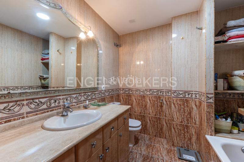 Foto 92a79319-4fc6-4d1a-935c-ece0a5e530fe. Casa  independiente con posibilidad de segregación en Paterna