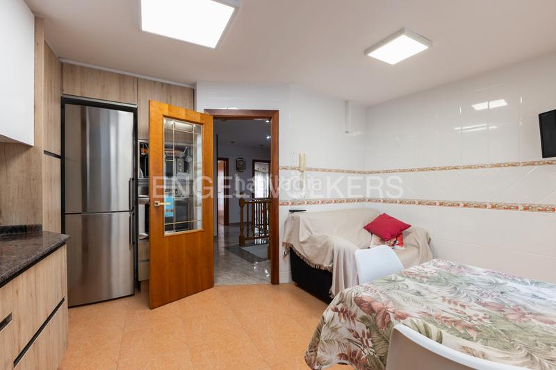 Foto cb36f4e7-d42a-4bdd-acf9-bbf9e4eaaa83. Casa  independiente con posibilidad de segregación en Paterna