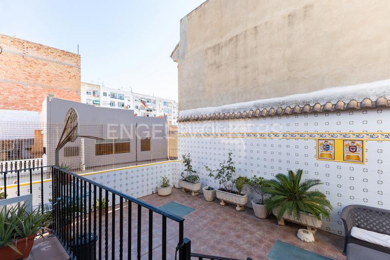 Foto d8d9f5df-51a9-4b49-9f31-e4a8759d3d89. Casa  independiente con posibilidad de segregación en Paterna