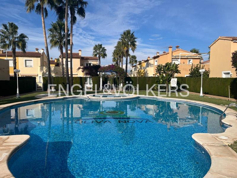 Foto 356917d5-2e87-4523-9b7b-7fe19da53ade. Affitto casa a schiera con riscaldamento piscina in Oliva