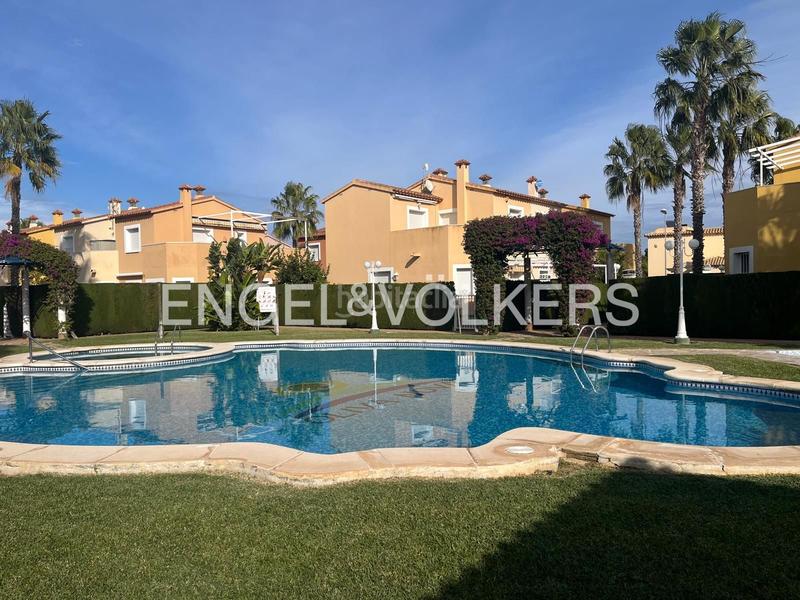 Foto 8e9ac5d4-fb3b-45c7-9799-55add1166829. Affitto casa a schiera con riscaldamento piscina in Oliva