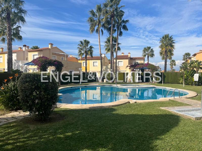 Foto f14cded1-f604-4333-98a8-f4db17a927d9. Affitto casa a schiera con riscaldamento piscina in Oliva