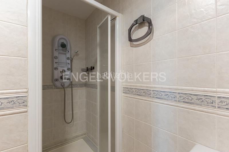 Foto bb2d5571-6d1f-4893-ba8e-3fbee50fd790. Alquiler apartamento elegante apartamento con jacuzzi en la eliana en Eliana (l´)