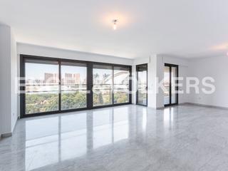 Location Appartement  Passeig de l'albereda. Magnífico piso de cuatro dormitorios sobre el turia y la ciudad