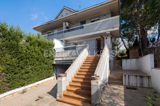 Location Maison  Carrer rei martí l'humà. Exclusivo chalet pareado en la prestigiosa zona de el vedat