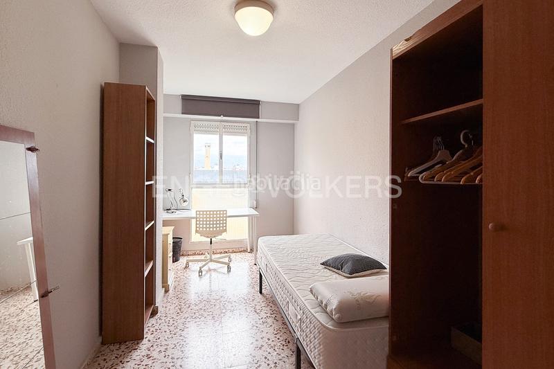 Foto ae2b5f06-edac-4516-8a48-abd566bc4428. Alquiler apartamento amplia vivienda en benimaclet en Valencia