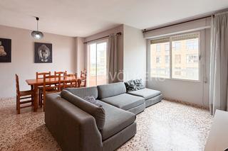 Rent Apartment in Camí de Vera. Amplia vivienda en benimaclet