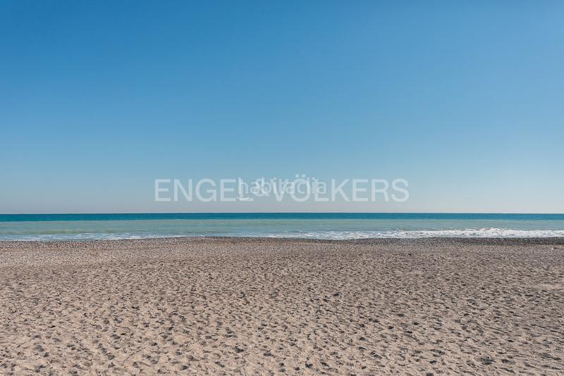 Foto 0a45177b-3bfb-4604-bfa2-53616f94cc17. Apartment with heating parking in Corinto-Almardà Sagunt