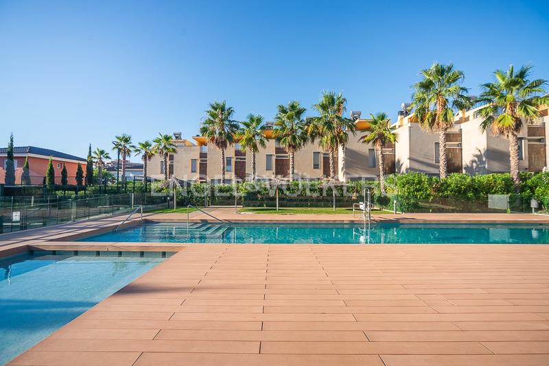 Foto 12c0177a-0bf4-4261-bd79-f0d4d8cb2b37. Casa con riscaldamento parcheggio piscina in El Balcó-Jaume I Oropesa del Mar