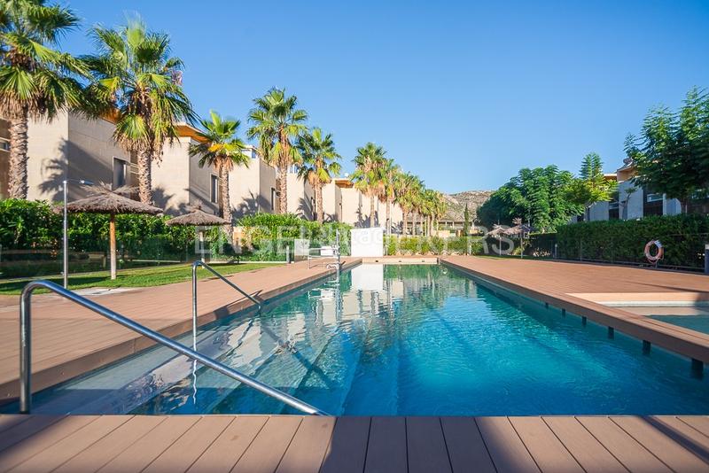 Foto 5f5ad7d7-89a6-4002-9e8d-fb9ec926878e. Casa con riscaldamento parcheggio piscina in El Balcó-Jaume I Oropesa del Mar