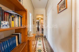 Apartament a Gran Via. Vivienda a reformar en sexta planta y elementos originales de 19