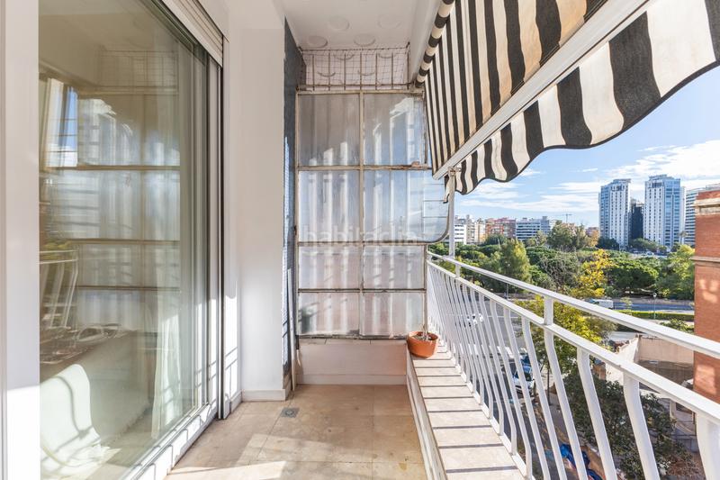 Foto 1e7bb93c-4d12-429f-98c1-2af8ab372827. Alquiler apartamento luminoso piso con terraza en Valencia