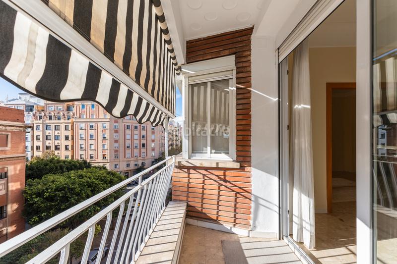 Foto c5fb5664-ccf6-4fdf-b674-44123a5f6f0c. Alquiler apartamento luminoso piso con terraza en Valencia