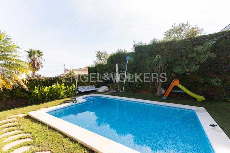 Foto 2ee783d1-7639-4d05-8843-5223a22c5f55. Casa diseño eterno y calidad superior en Sierra Perenchiza-Cumbres de Calicanto-Sto Domingo Chiva