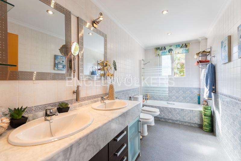 Foto 523a5e54-3a11-4239-b1e9-37f15e46690a. Casa diseño eterno y calidad superior en Sierra Perenchiza-Cumbres de Calicanto-Sto Domingo Chiva