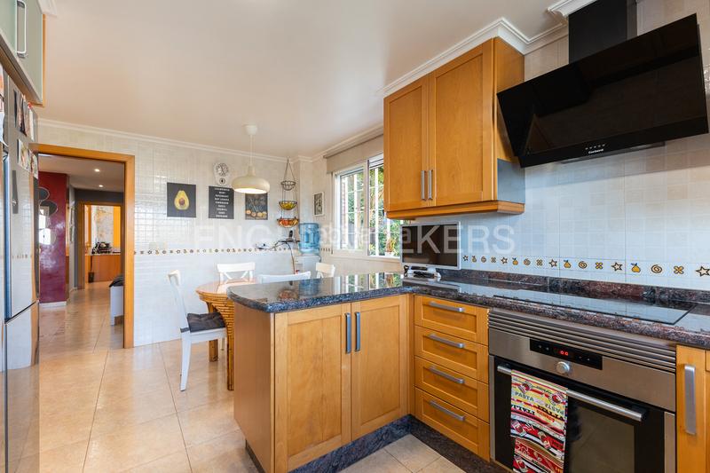 Foto 5c01b3af-d2ac-46fa-8171-822aec0c73d0. Casa diseño eterno y calidad superior en Sierra Perenchiza-Cumbres de Calicanto-Sto Domingo Chiva