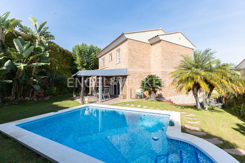 Foto 8c68ee88-681e-46e1-98c1-e01393133f01. Casa diseño eterno y calidad superior en Sierra Perenchiza-Cumbres de Calicanto-Sto Domingo Chiva