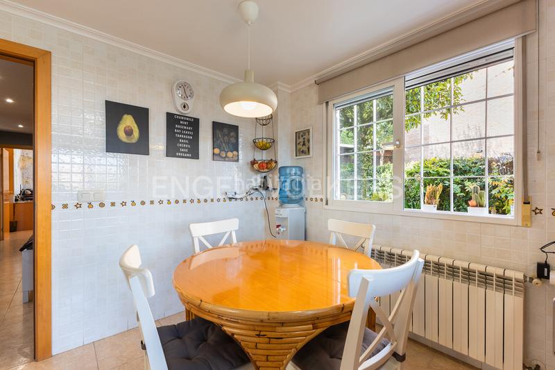 Foto a7491ca8-7487-438f-afb7-5293effbb5db. Casa diseño eterno y calidad superior en Sierra Perenchiza-Cumbres de Calicanto-Sto Domingo Chiva