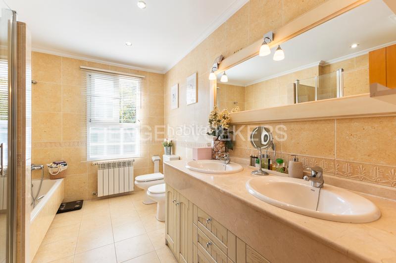 Foto ae9a2e87-2462-4e56-a6c6-f6cbd3b73cb8. Casa diseño eterno y calidad superior en Sierra Perenchiza-Cumbres de Calicanto-Sto Domingo Chiva