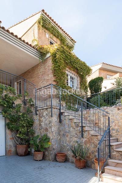 Foto b4fdb8dd-01c3-4826-a4d5-8618f8c75567. Casa diseño eterno y calidad superior en Sierra Perenchiza-Cumbres de Calicanto-Sto Domingo Chiva