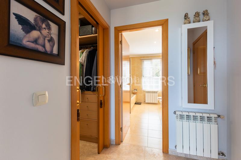 Foto c720eb8d-c680-450f-8aa2-e495f3d725af. Casa diseño eterno y calidad superior en Sierra Perenchiza-Cumbres de Calicanto-Sto Domingo Chiva