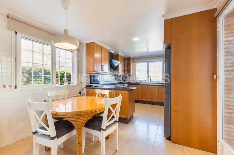 Foto c778dd9a-b2e9-46f4-85c5-5051186ab7e3. Casa diseño eterno y calidad superior en Sierra Perenchiza-Cumbres de Calicanto-Sto Domingo Chiva