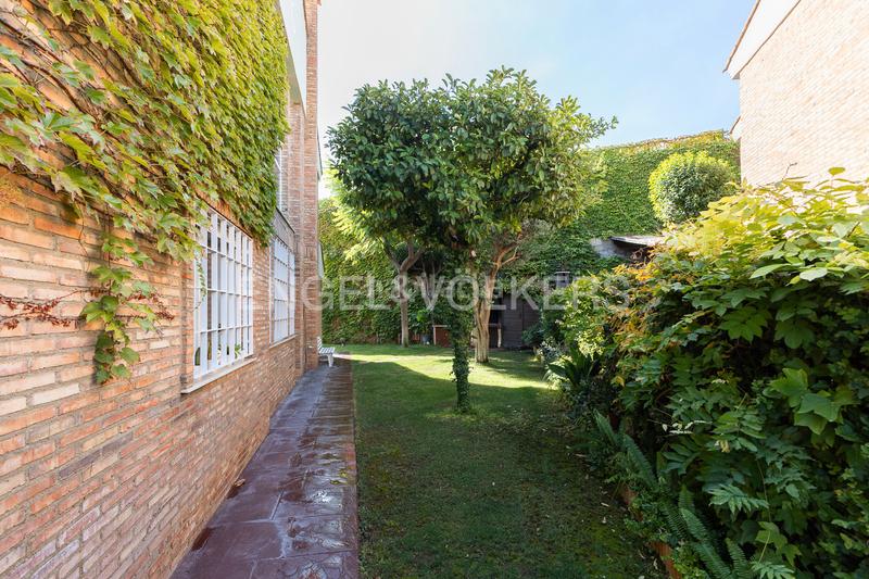 Foto c9df6585-3f7b-4a84-836c-3ea2fc45af1f. Casa diseño eterno y calidad superior en Sierra Perenchiza-Cumbres de Calicanto-Sto Domingo Chiva