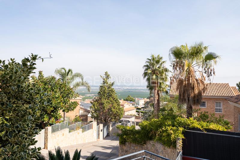 Foto d2b3c172-30c8-4e44-afb3-9a8cad3a51ec. Casa diseño eterno y calidad superior en Sierra Perenchiza-Cumbres de Calicanto-Sto Domingo Chiva