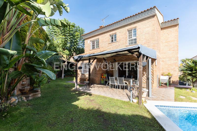 Foto d9922871-e506-4987-8124-a5cefdb9c50c. Casa diseño eterno y calidad superior en Sierra Perenchiza-Cumbres de Calicanto-Sto Domingo Chiva