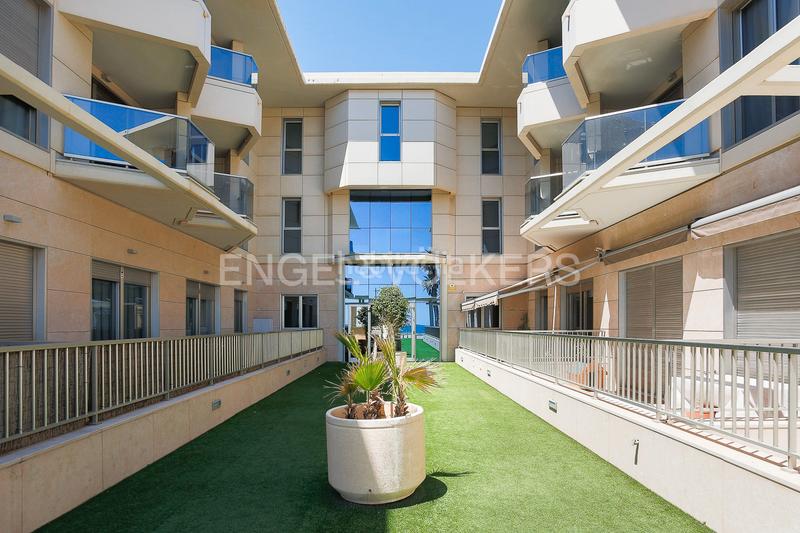 Foto f7072633-4d95-44cf-b388-c6bff0e6cb95. Alquiler apartamento luminoso estudio en la playa de La Patacona en Alboraya