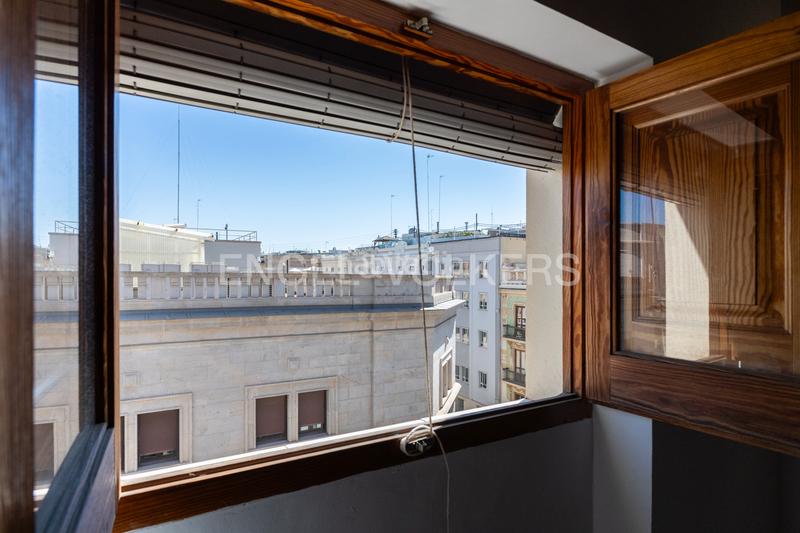 Foto d6eab129-6b3c-44af-9253-646f3436bc47. Alquiler apartamento fantástico piso sin amueblar ubicado junto a la plaza del ayuntamiento en Valencia