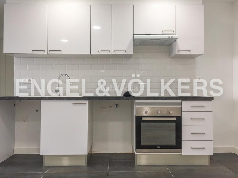 Foto 1efa025d-21bb-4fa3-a192-b5e57314649d. Alquiler apartamento estupendo piso reformado en la saidía en Valencia