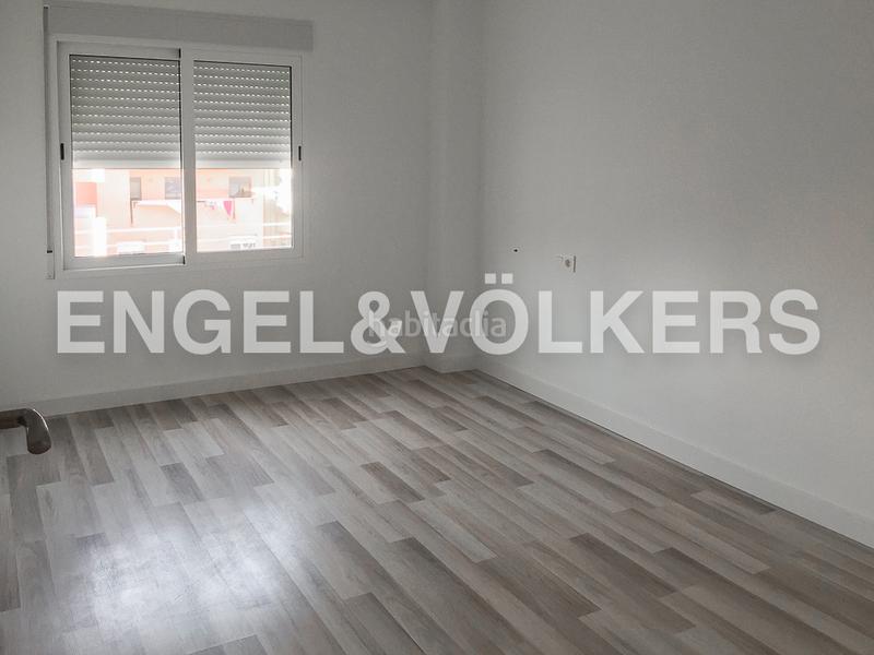 Foto e8a2ca7b-44a1-49e3-9951-1d25eda6f024. Alquiler apartamento estupendo piso reformado en la saidía en Valencia