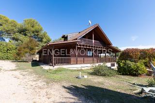 Haus in Monserrat. Casa rústica con centro ecuestre privado en plena naturaleza