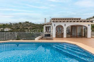 Maison à Pego. Clásica villa mediterránea en monte pego