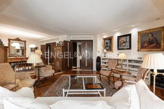 Apartament a El Mercat. Elegancia histórica en el corazón de valència exclusiva vivienda
