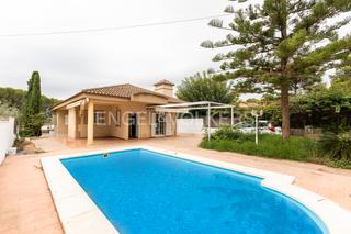 Casa en Los Pinares-La Masia. Unifamiliar en una planta en los almudes de betera