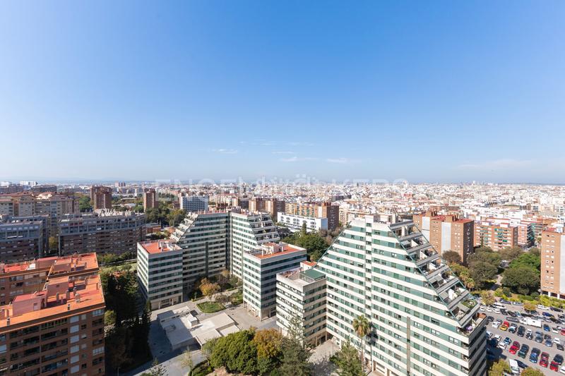 Foto 066a8a26-4e23-44c0-b1e5-e12cad0c2124. Àtic amb calefacció aparcament piscina a Ciutat de les Ciències i de les Arts - Justicia Valencia